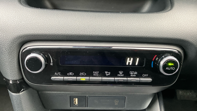 Toyota Yaris 1.5 Hybrid Design 5dr CVT Hybrid Hatchback